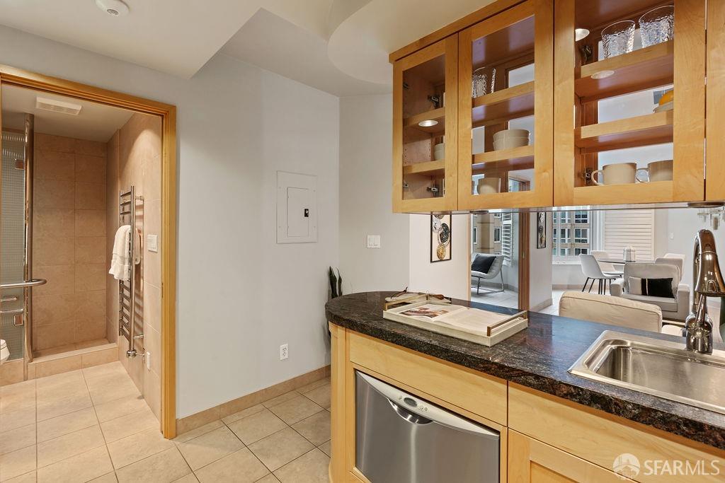 Detail Gallery Image 10 of 21 For 240 Lombard St #738,  San Francisco,  CA 94111 - 1 Beds | 1 Baths