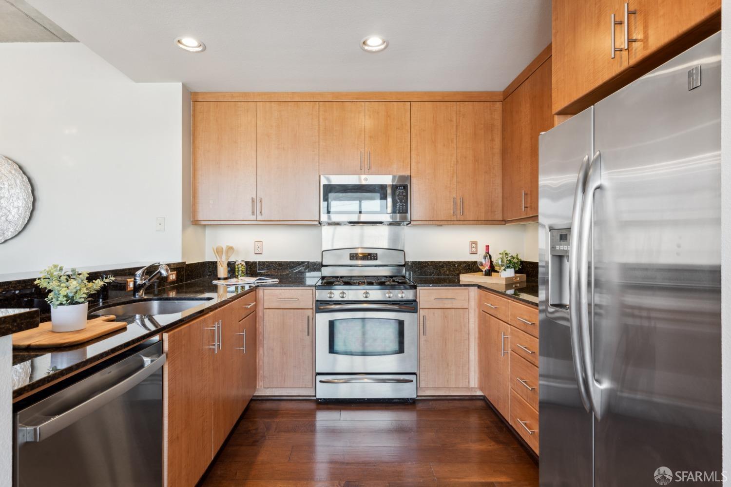 Detail Gallery Image 8 of 51 For 288 3rd St #201,  Oakland,  CA 94607 - 2 Beds | 2 Baths