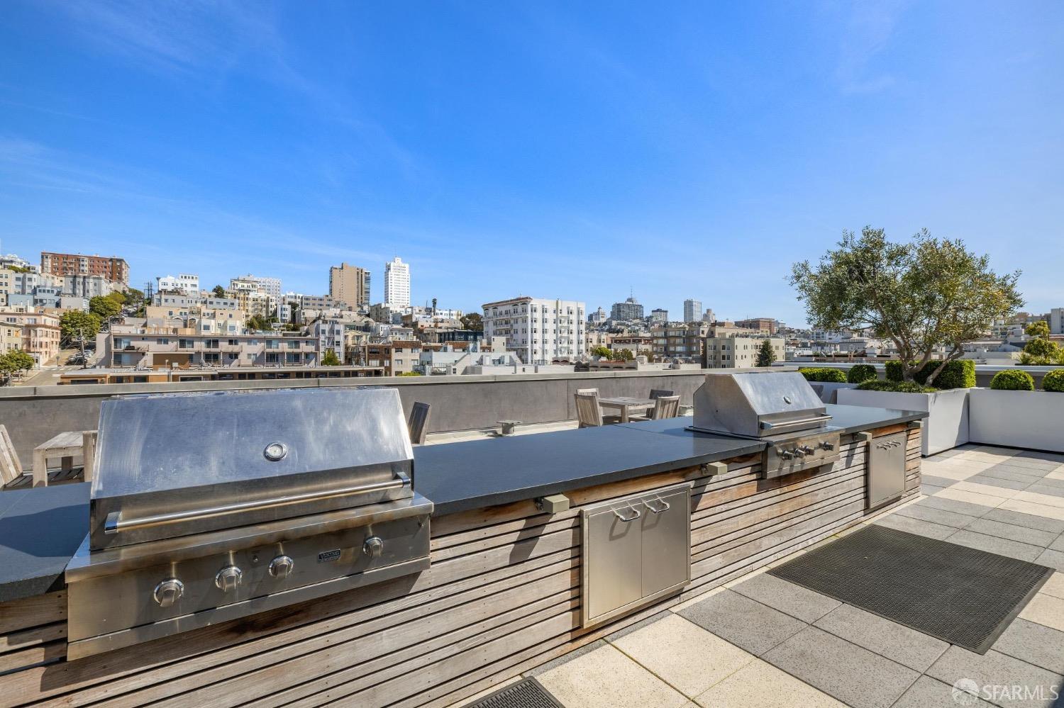 Detail Gallery Image 67 of 74 For 1501 Filbert St Th1a,  San Francisco,  CA 94123 - 3 Beds | 3/1 Baths