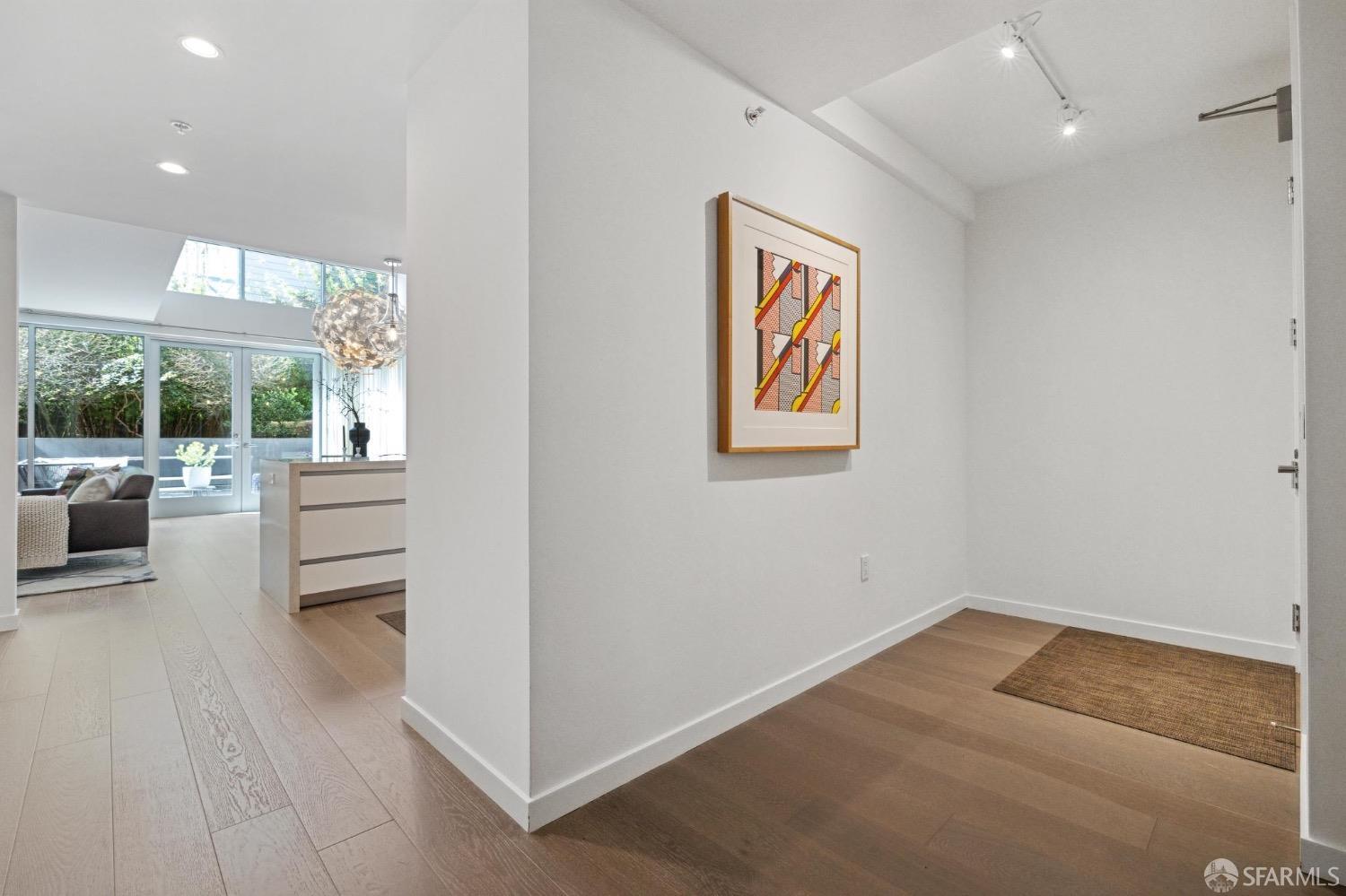 Detail Gallery Image 3 of 74 For 1501 Filbert St Th1a,  San Francisco,  CA 94123 - 3 Beds | 3/1 Baths
