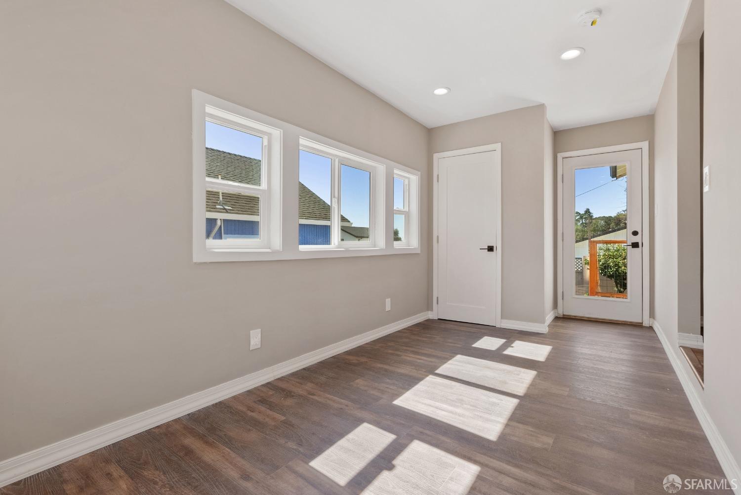 Detail Gallery Image 14 of 42 For 4755 Fairfax Ave, Oakland,  CA 94601 - 4 Beds | 2 Baths