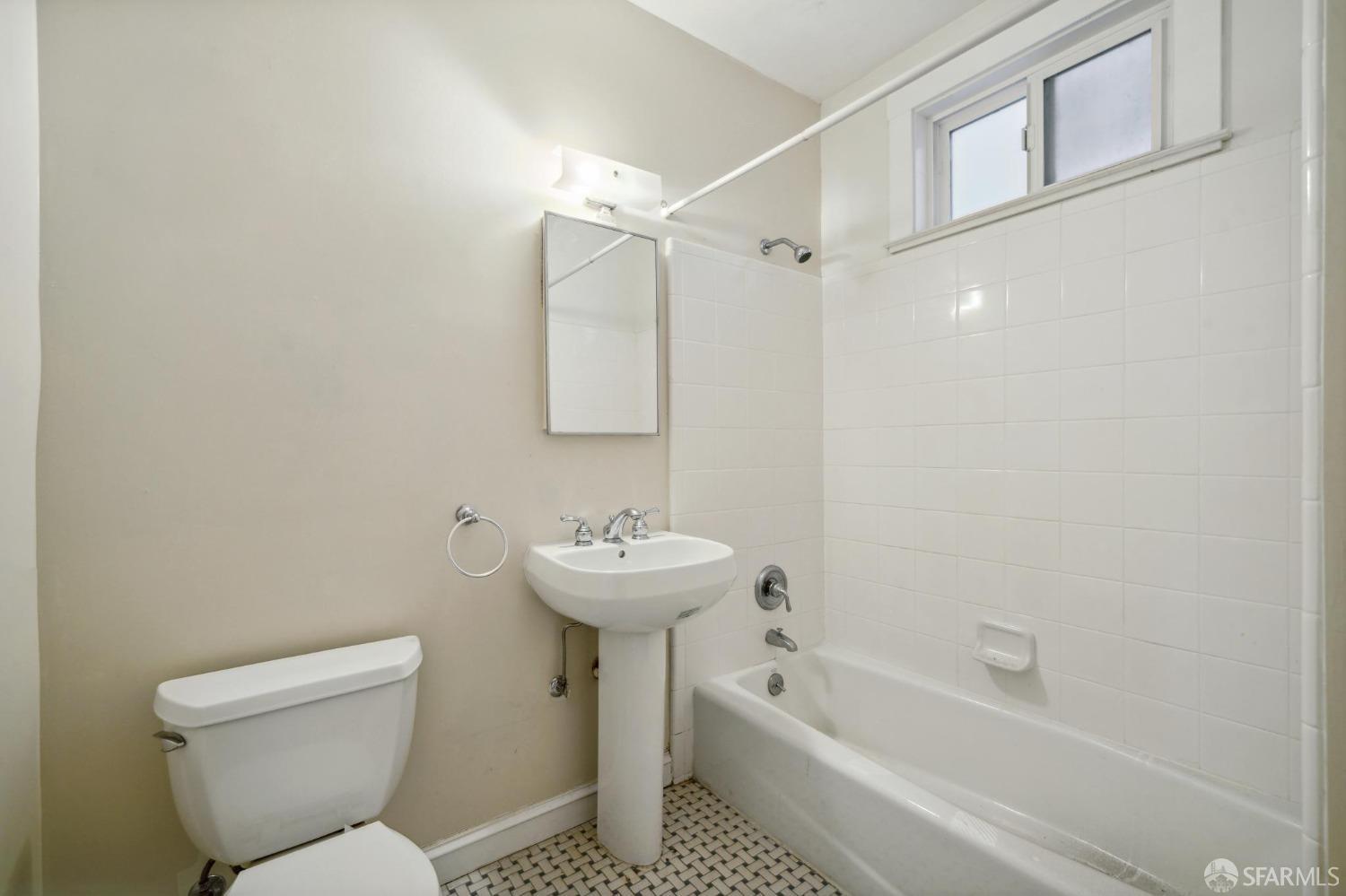 Detail Gallery Image 14 of 28 For 1670 Chestnut St, San Francisco,  CA 94123 - – Beds | – Baths