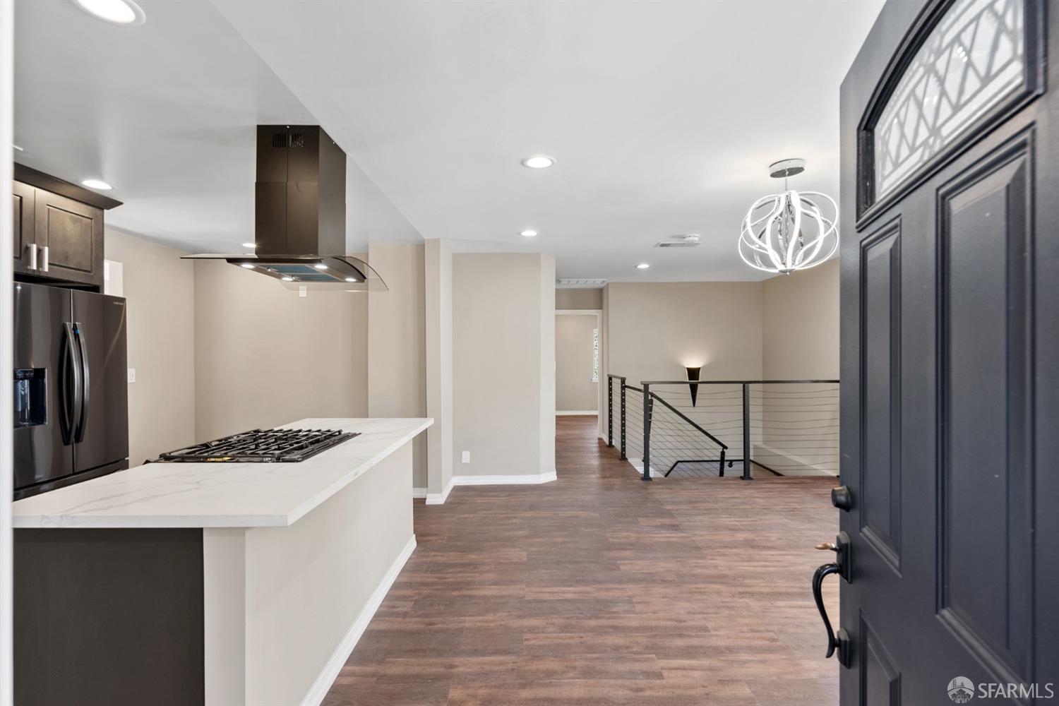 Detail Gallery Image 3 of 42 For 4755 Fairfax Ave, Oakland,  CA 94601 - 4 Beds | 2 Baths