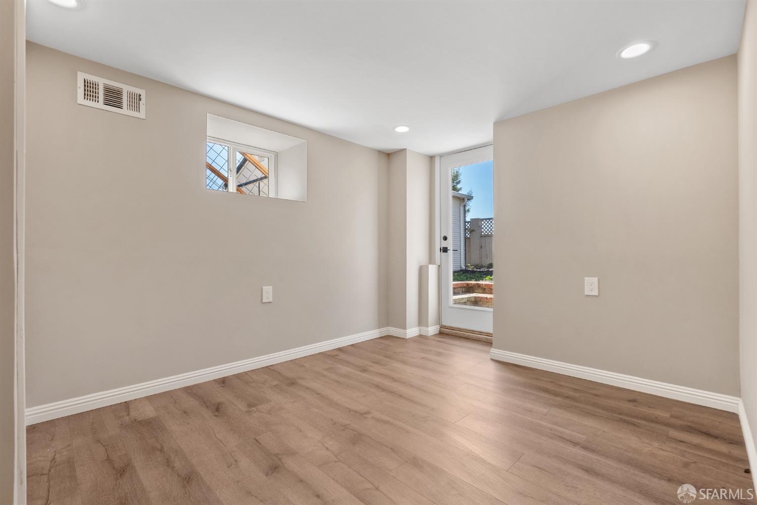 Detail Gallery Image 26 of 42 For 4755 Fairfax Ave, Oakland,  CA 94601 - 4 Beds | 2 Baths