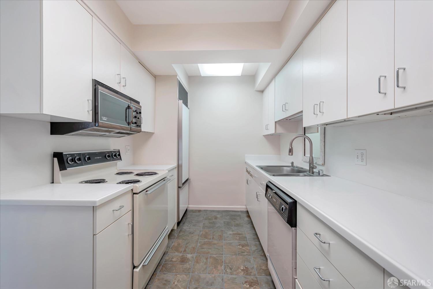 Detail Gallery Image 9 of 14 For 1177 California St #1215,  San Francisco,  CA 94108 - 1 Beds | 1 Baths