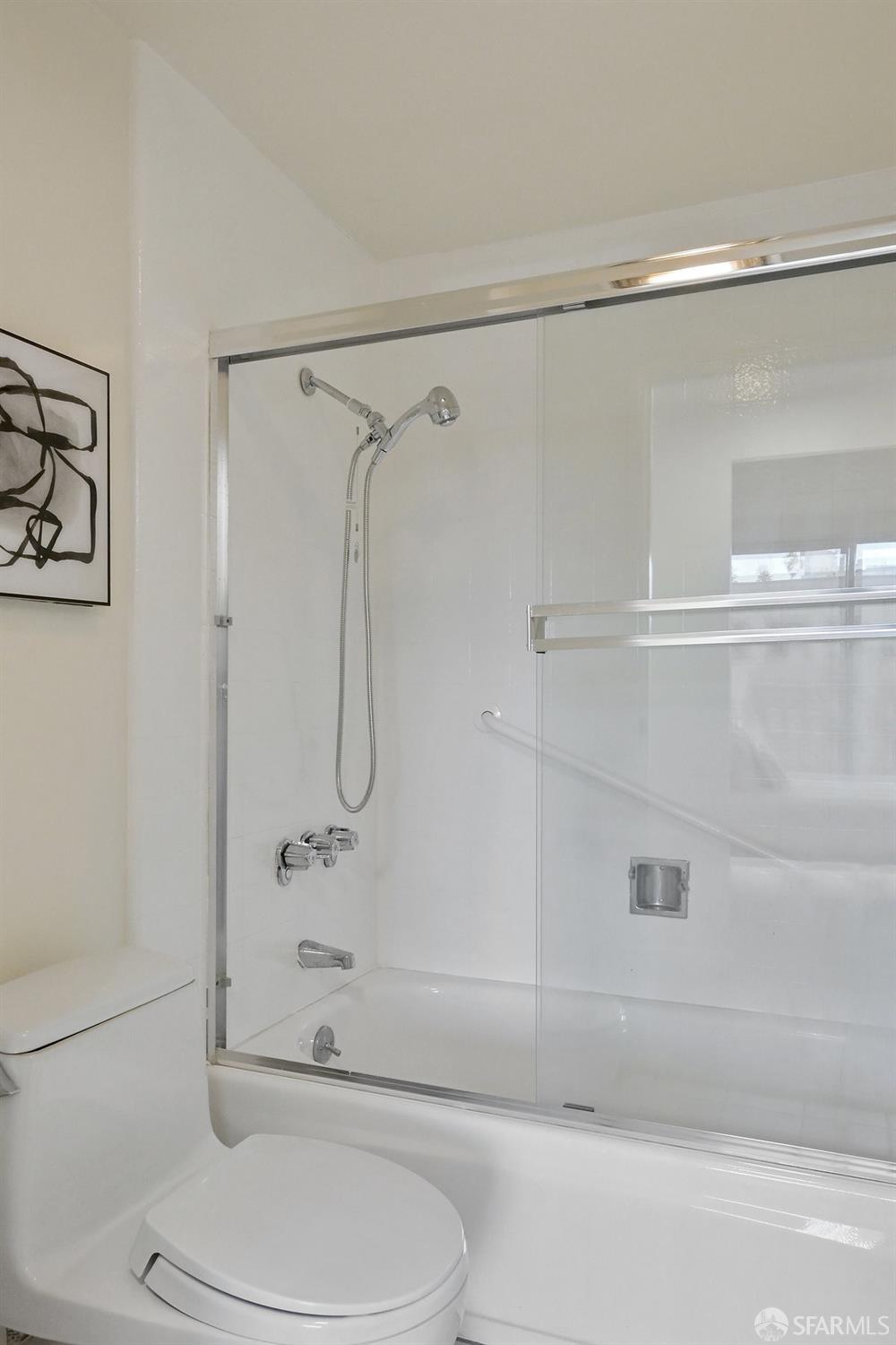 Detail Gallery Image 11 of 19 For 1555 Lakeside Dr #22,  Oakland,  CA 94612 - 2 Beds | 2 Baths