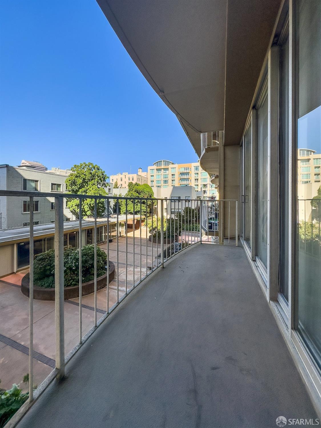 Detail Gallery Image 14 of 19 For 1555 Lakeside Dr #22,  Oakland,  CA 94612 - 2 Beds | 2 Baths
