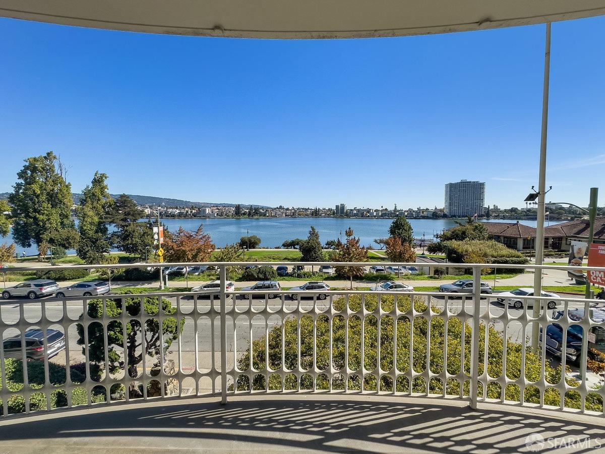 Detail Gallery Image 15 of 19 For 1555 Lakeside Dr #22,  Oakland,  CA 94612 - 2 Beds | 2 Baths