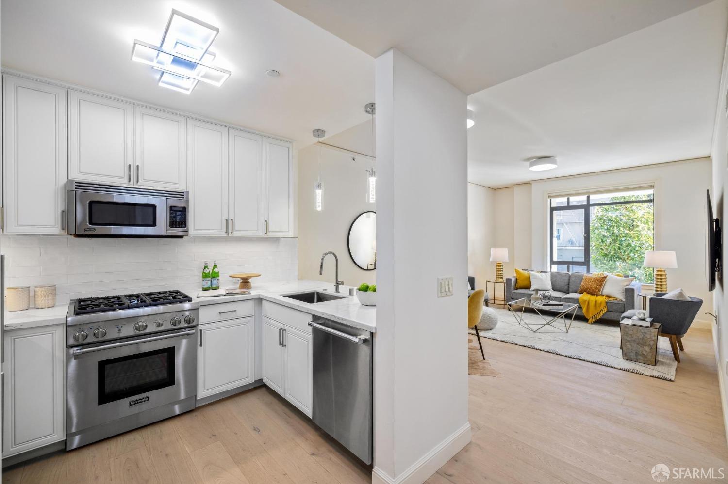 Detail Gallery Image 1 of 42 For 1501 Greenwich St #202,  San Francisco,  CA 94123 - 2 Beds | 2 Baths