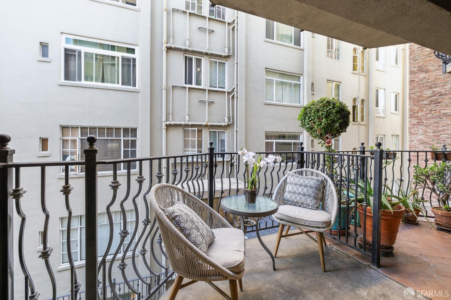 Detail Gallery Image 22 of 35 For 720 Stockton St #3,  San Francisco,  CA 94108 - 2 Beds | 2 Baths
