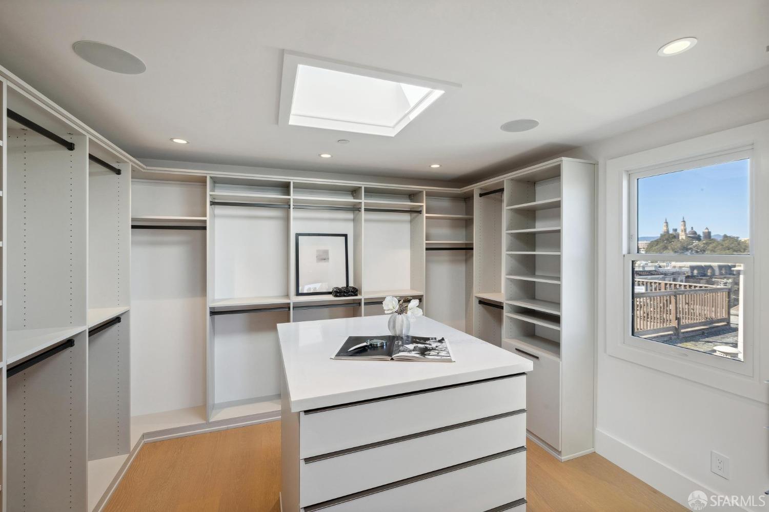 Detail Gallery Image 26 of 60 For 704 Ashbury St, San Francisco,  CA 94117 - 5 Beds | 4/2 Baths