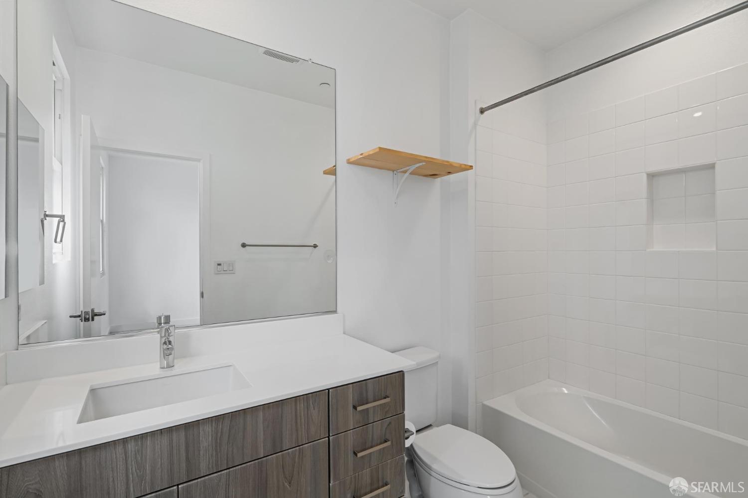 Detail Gallery Image 46 of 57 For 1353 Pullman Way, Oakland,  CA 94607 - 2 Beds | 2/1 Baths