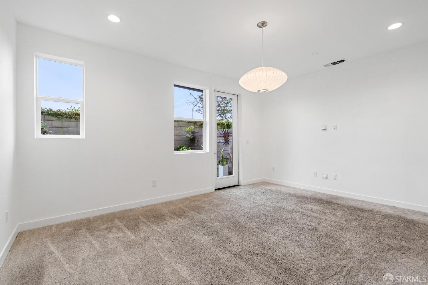 Detail Gallery Image 7 of 57 For 1353 Pullman Way, Oakland,  CA 94607 - 2 Beds | 2/1 Baths