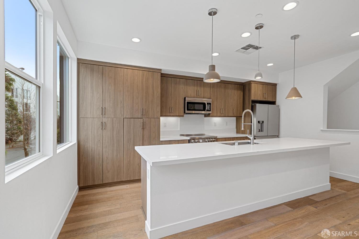 Detail Gallery Image 18 of 57 For 1353 Pullman Way, Oakland,  CA 94607 - 2 Beds | 2/1 Baths