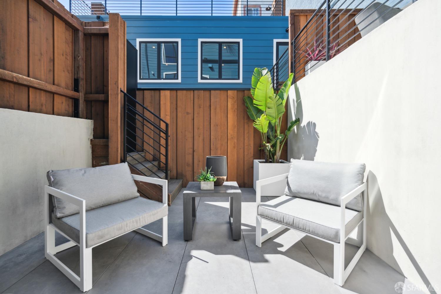Detail Gallery Image 25 of 45 For 676 Capp St, San Francisco,  CA 94110 - 3 Beds | 3/1 Baths