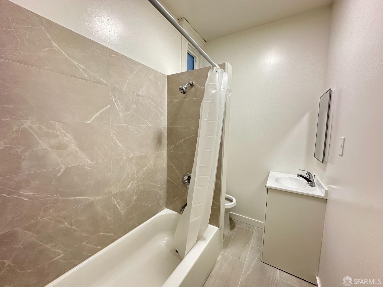 Detail Gallery Image 14 of 16 For 1360 Hyde St #7,  San Francisco,  CA 94109 - 1 Beds | 1 Baths