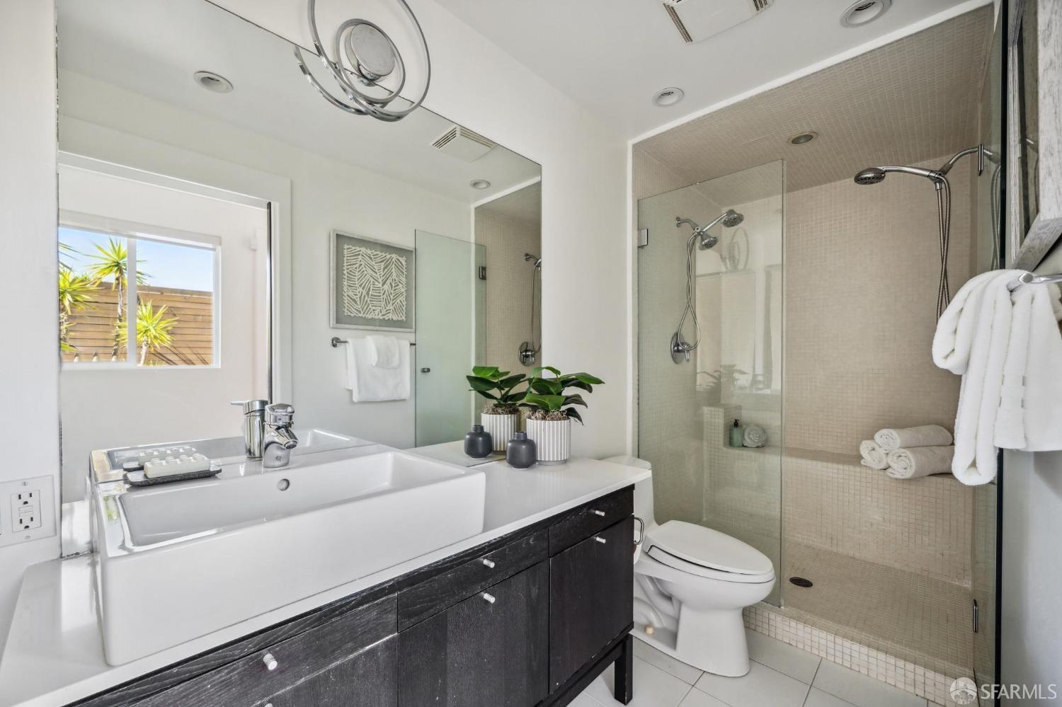 Detail Gallery Image 17 of 23 For 1553 Thomas Ave, San Francisco,  CA 94124 - 2 Beds | 1 Baths