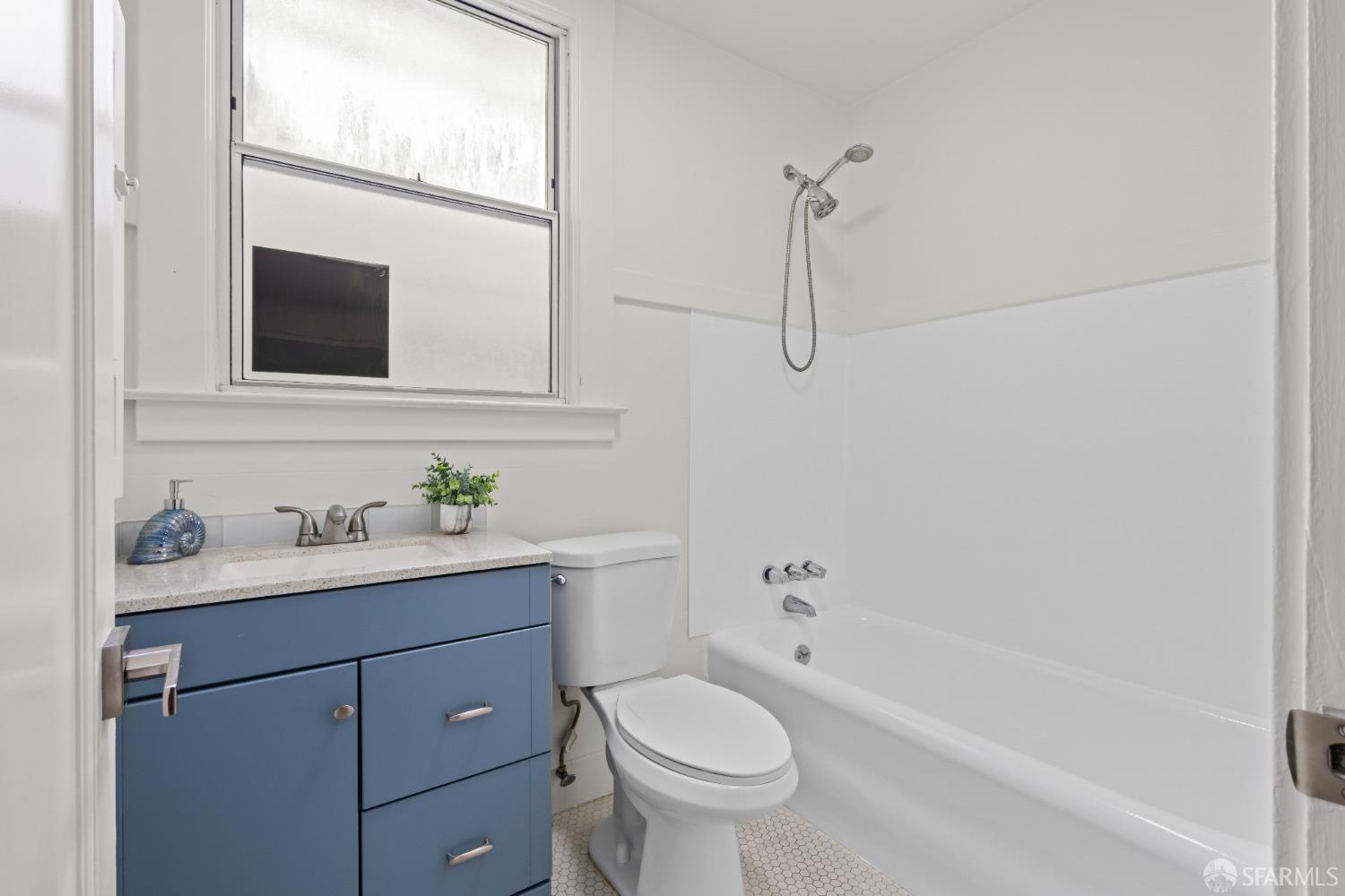 Detail Gallery Image 24 of 87 For 88 Norton St, San Francisco,  CA 94112 - 3 Beds | 2/1 Baths