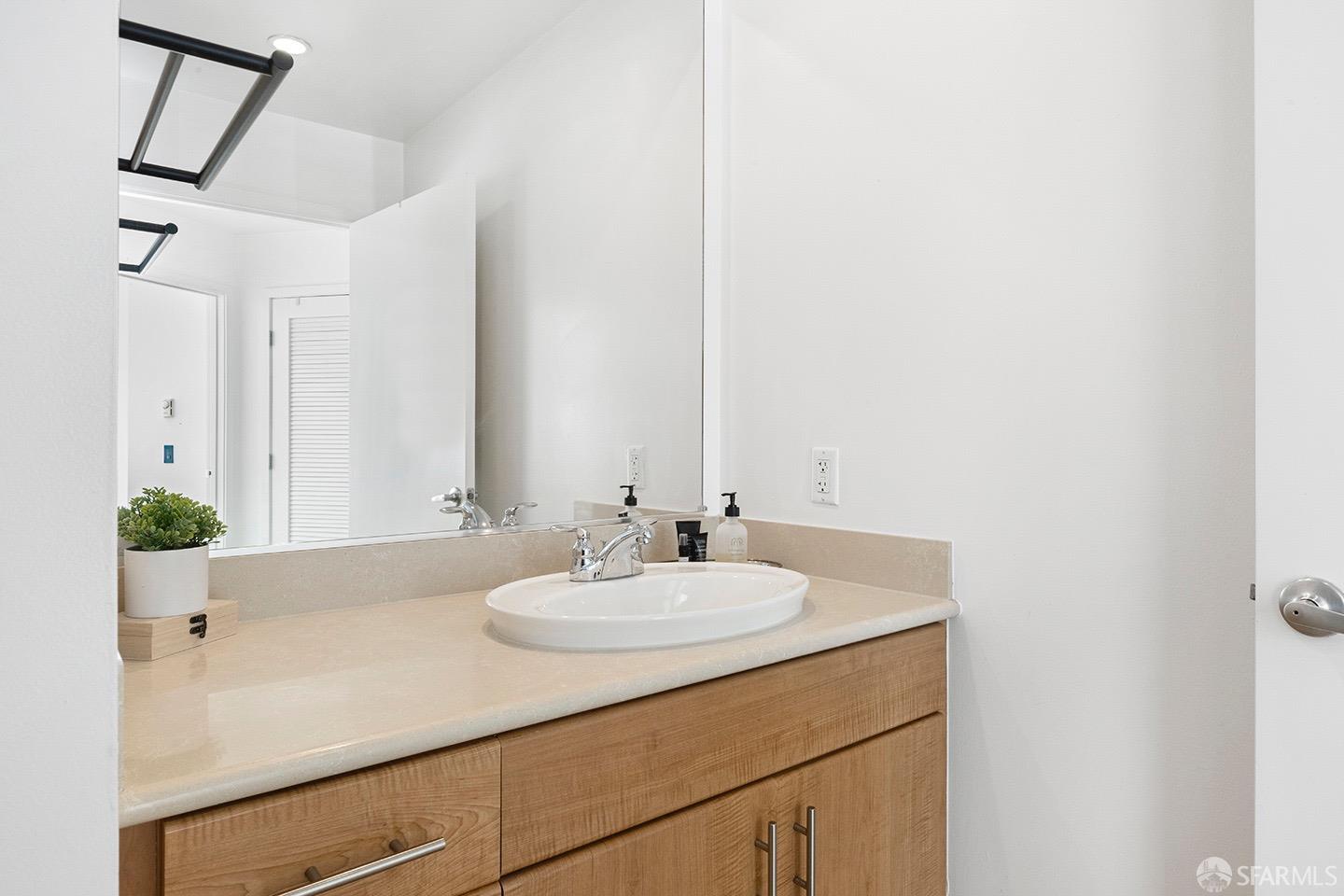 Detail Gallery Image 45 of 54 For 438 W Grand Ave #420,  Oakland,  CA 94612 - 3 Beds | 2/1 Baths