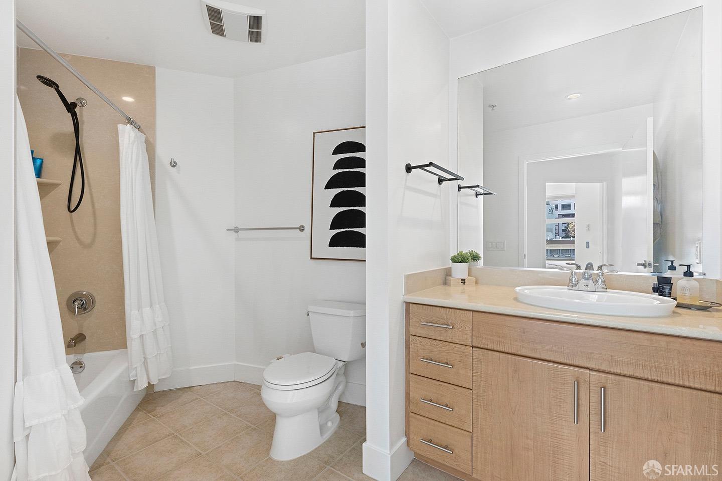 Detail Gallery Image 44 of 54 For 438 W Grand Ave #420,  Oakland,  CA 94612 - 3 Beds | 2/1 Baths