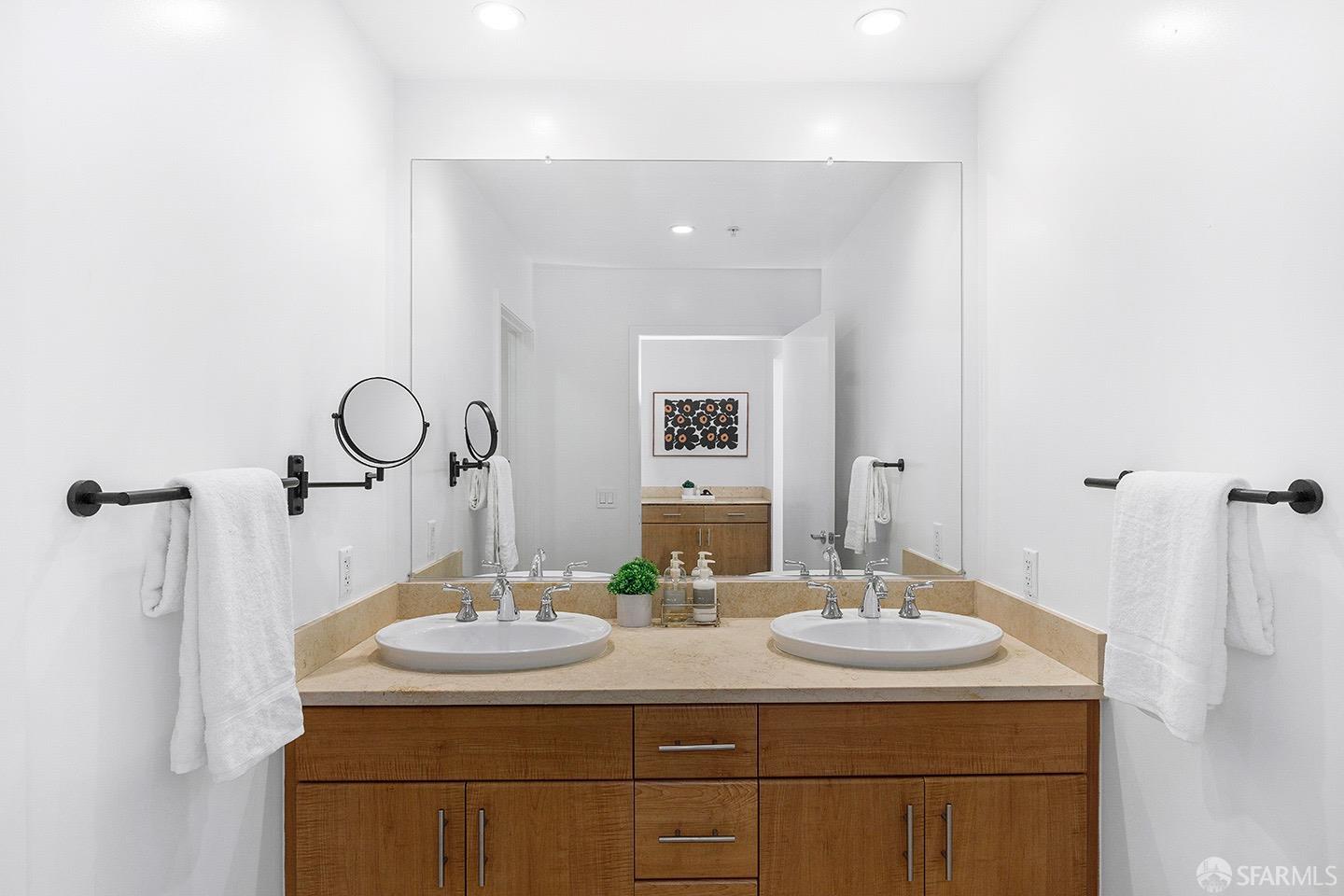 Detail Gallery Image 32 of 54 For 438 W Grand Ave #420,  Oakland,  CA 94612 - 3 Beds | 2/1 Baths