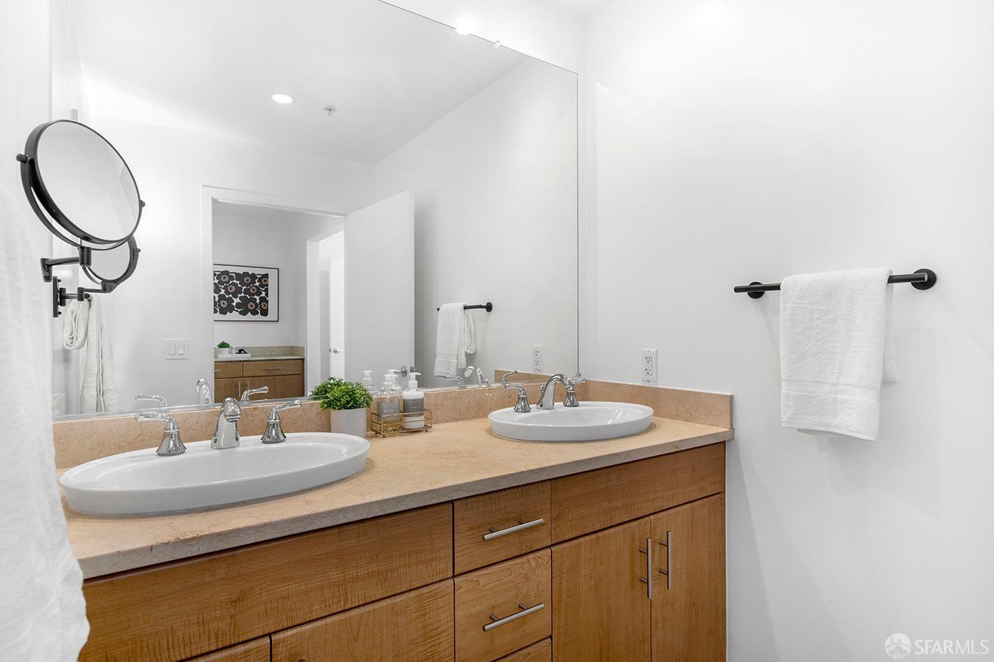 Detail Gallery Image 33 of 54 For 438 W Grand Ave #420,  Oakland,  CA 94612 - 3 Beds | 2/1 Baths