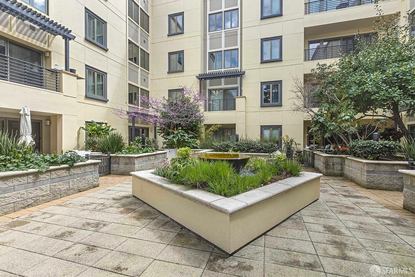 Detail Gallery Image 48 of 54 For 438 W Grand Ave #420,  Oakland,  CA 94612 - 3 Beds | 2/1 Baths