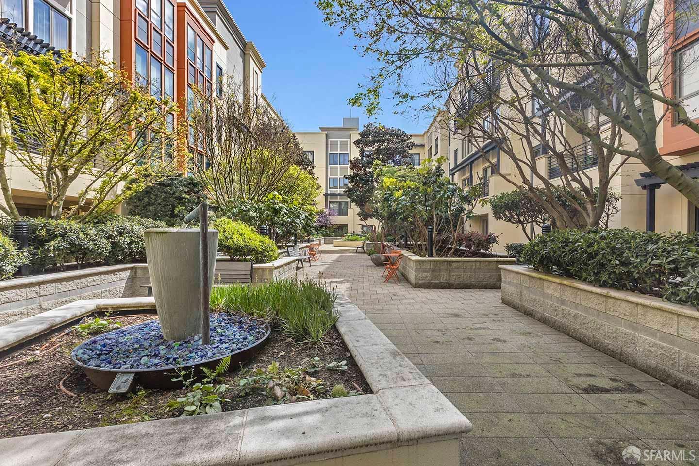 Detail Gallery Image 46 of 54 For 438 W Grand Ave #420,  Oakland,  CA 94612 - 3 Beds | 2/1 Baths