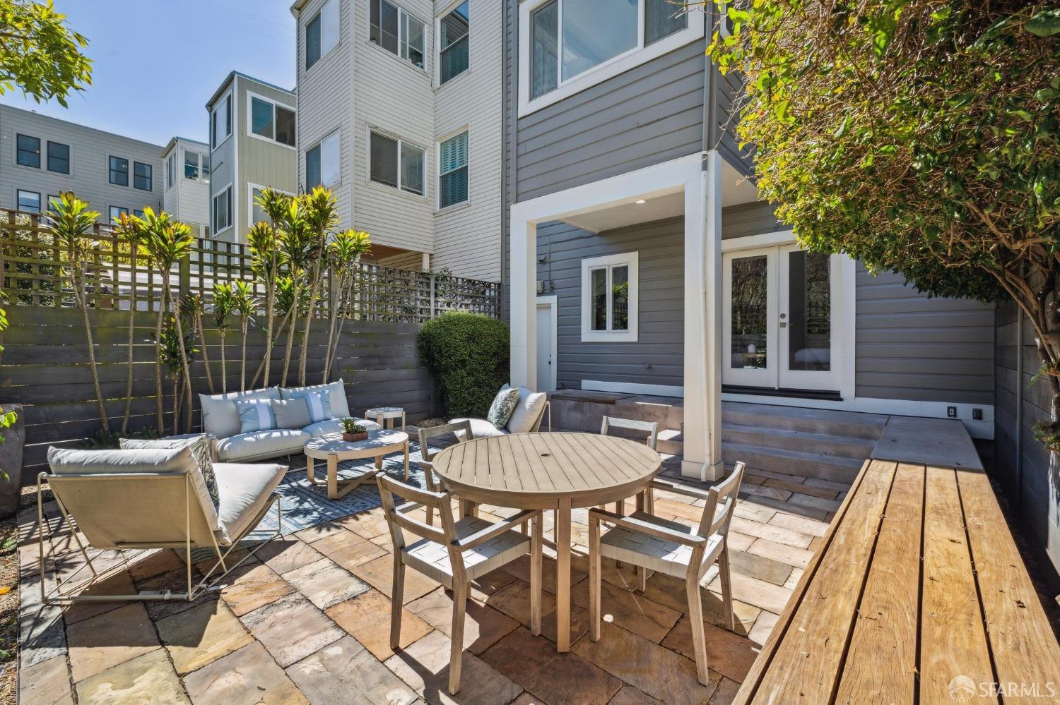 Detail Gallery Image 33 of 38 For 3038 Steiner St, San Francisco,  CA 94123 - 3 Beds | 2/1 Baths