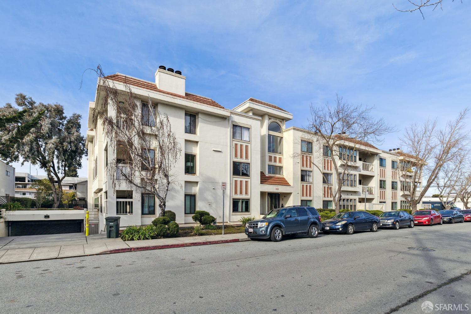Detail Gallery Image 2 of 42 For 1110 Bayswater Ave #201,  Burlingame,  CA 94010 - 2 Beds | 2 Baths