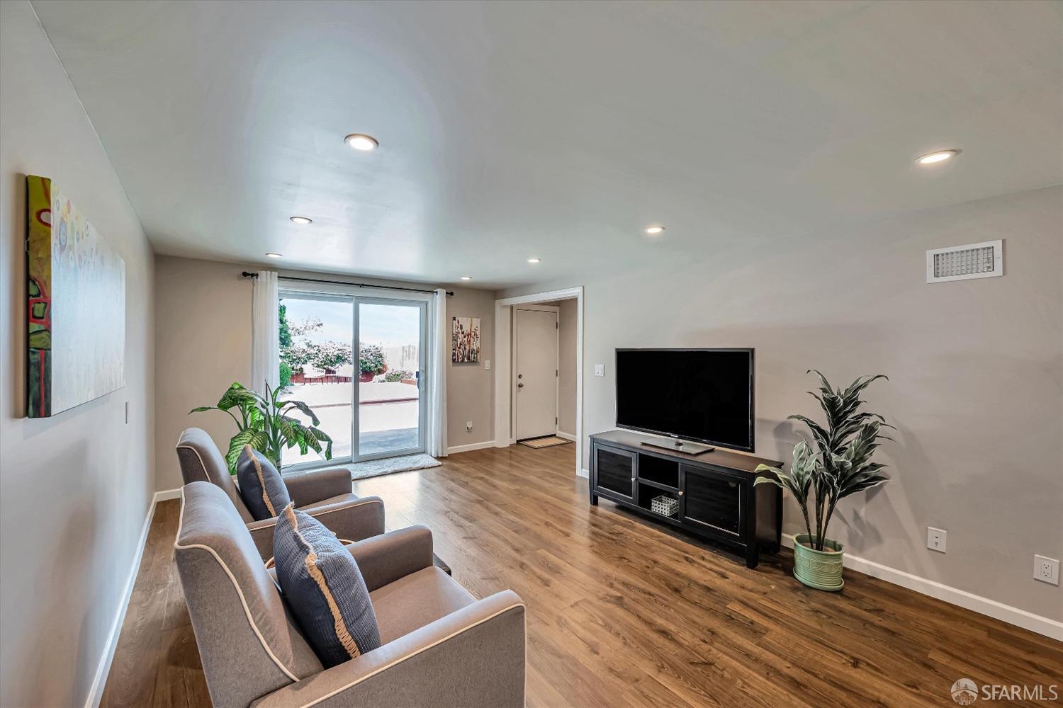 Detail Gallery Image 14 of 24 For 269 Palisades Dr, Daly City,  CA 94015 - 3 Beds | 2 Baths