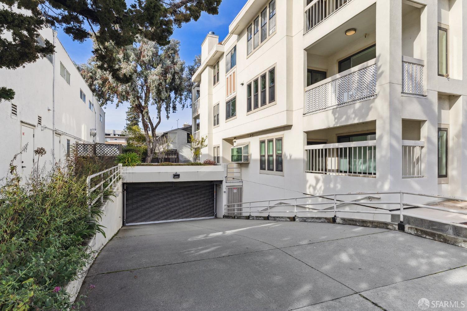 Detail Gallery Image 41 of 42 For 1110 Bayswater Ave #201,  Burlingame,  CA 94010 - 2 Beds | 2 Baths