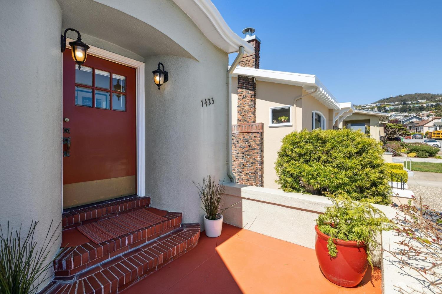 Detail Gallery Image 5 of 61 For 1423 Plymouth Ave, San Francisco,  CA 94112 - 3 Beds | 2 Baths