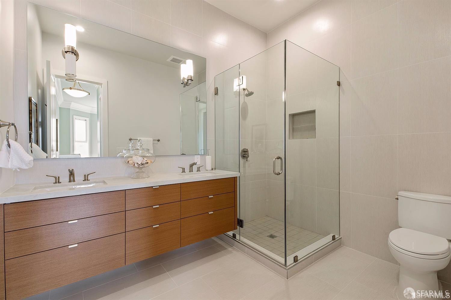 Detail Gallery Image 14 of 21 For 1738 Bryant St #LOWER,  San Francisco,  CA 94110 - 2 Beds | 2 Baths