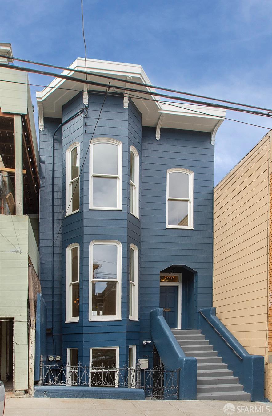 580 Fell Street occupies the top 2 floors of this Victorian.