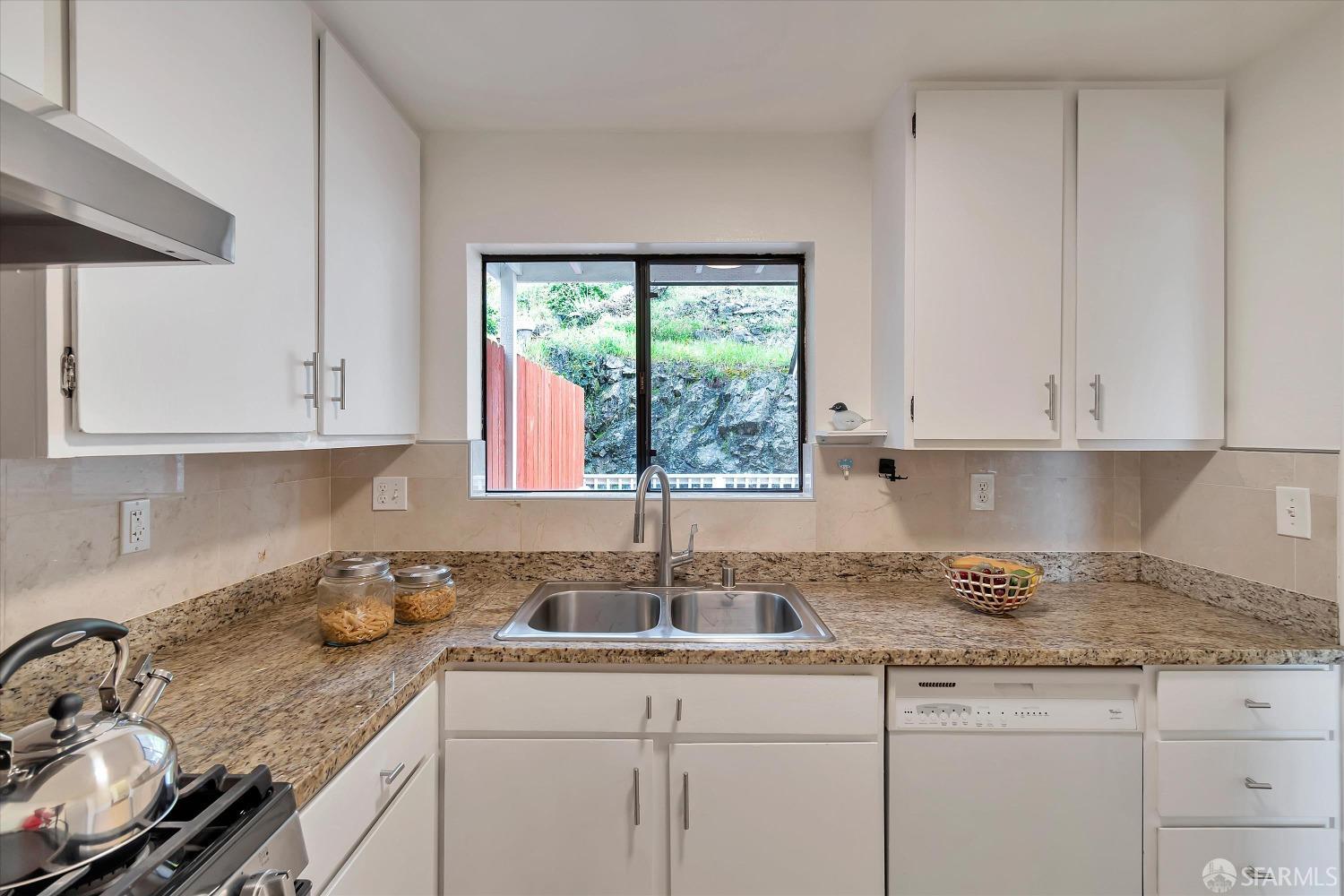 Detail Gallery Image 9 of 49 For 361 Frankfort St, Daly City,  CA 94014 - 4 Beds | 2 Baths