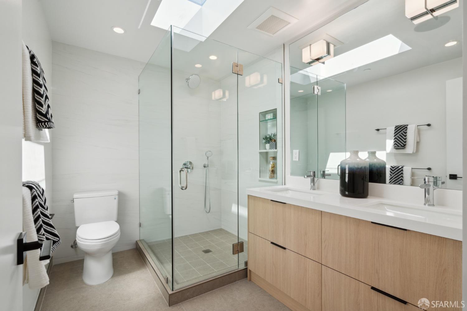 Detail Gallery Image 27 of 41 For 674 Capp St, San Francisco,  CA 94110 - 2 Beds | 2/1 Baths
