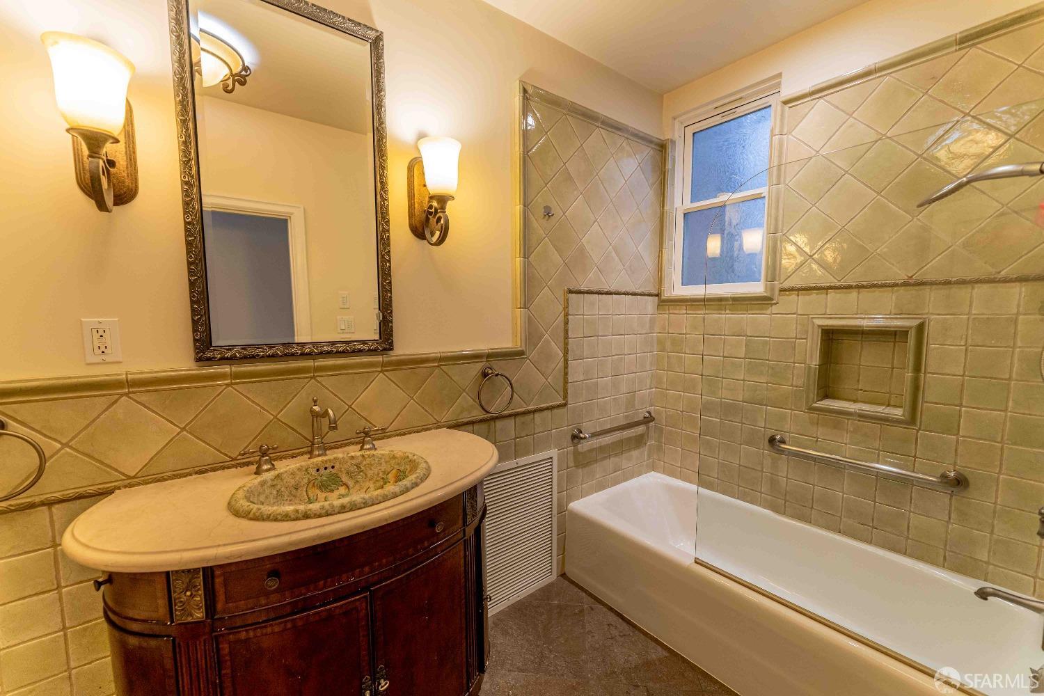 Detail Gallery Image 7 of 11 For 1457 Jefferson St, San Francisco,  CA 94123 - 2 Beds | 2 Baths