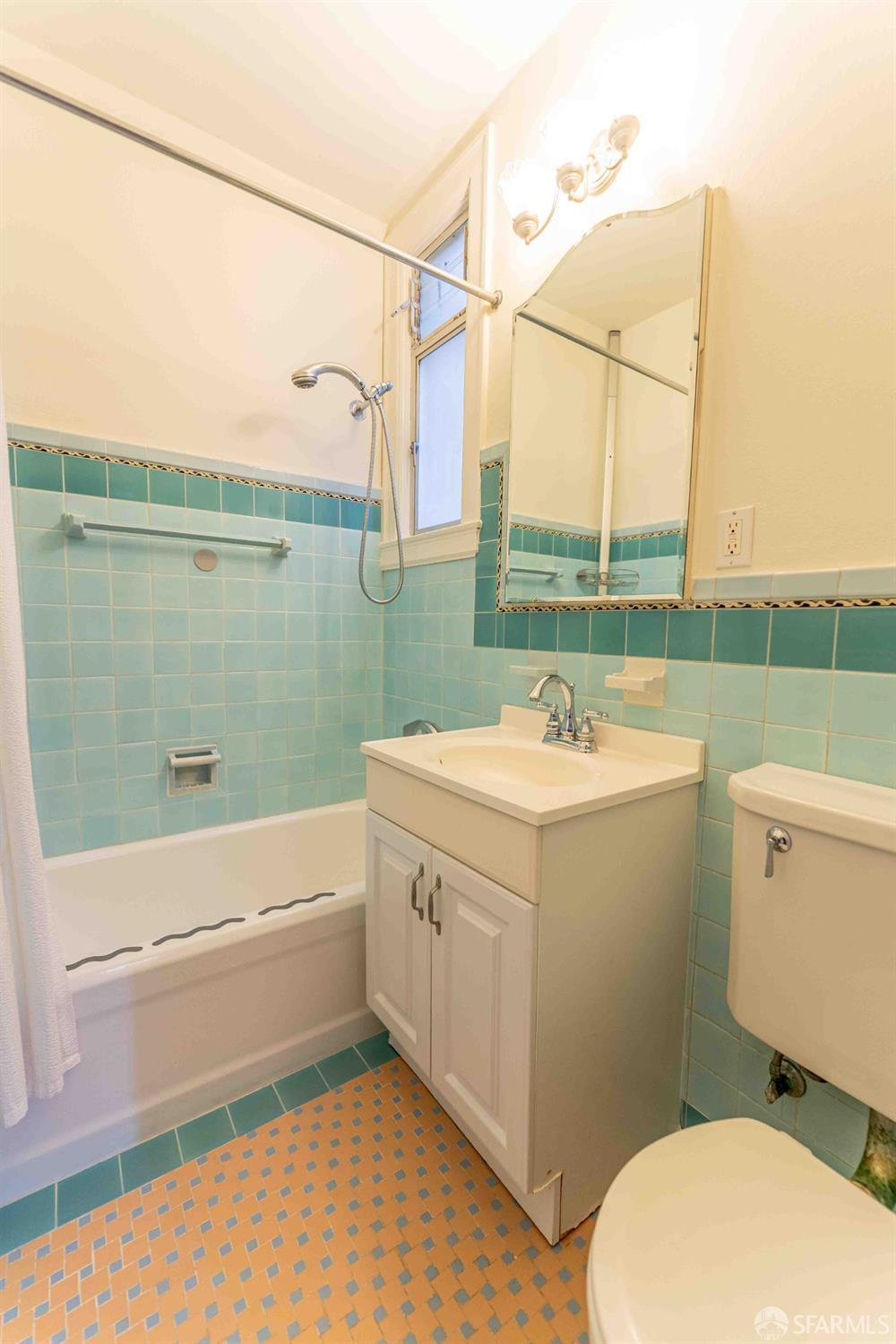 Detail Gallery Image 9 of 11 For 1457 Jefferson St, San Francisco,  CA 94123 - 2 Beds | 2 Baths