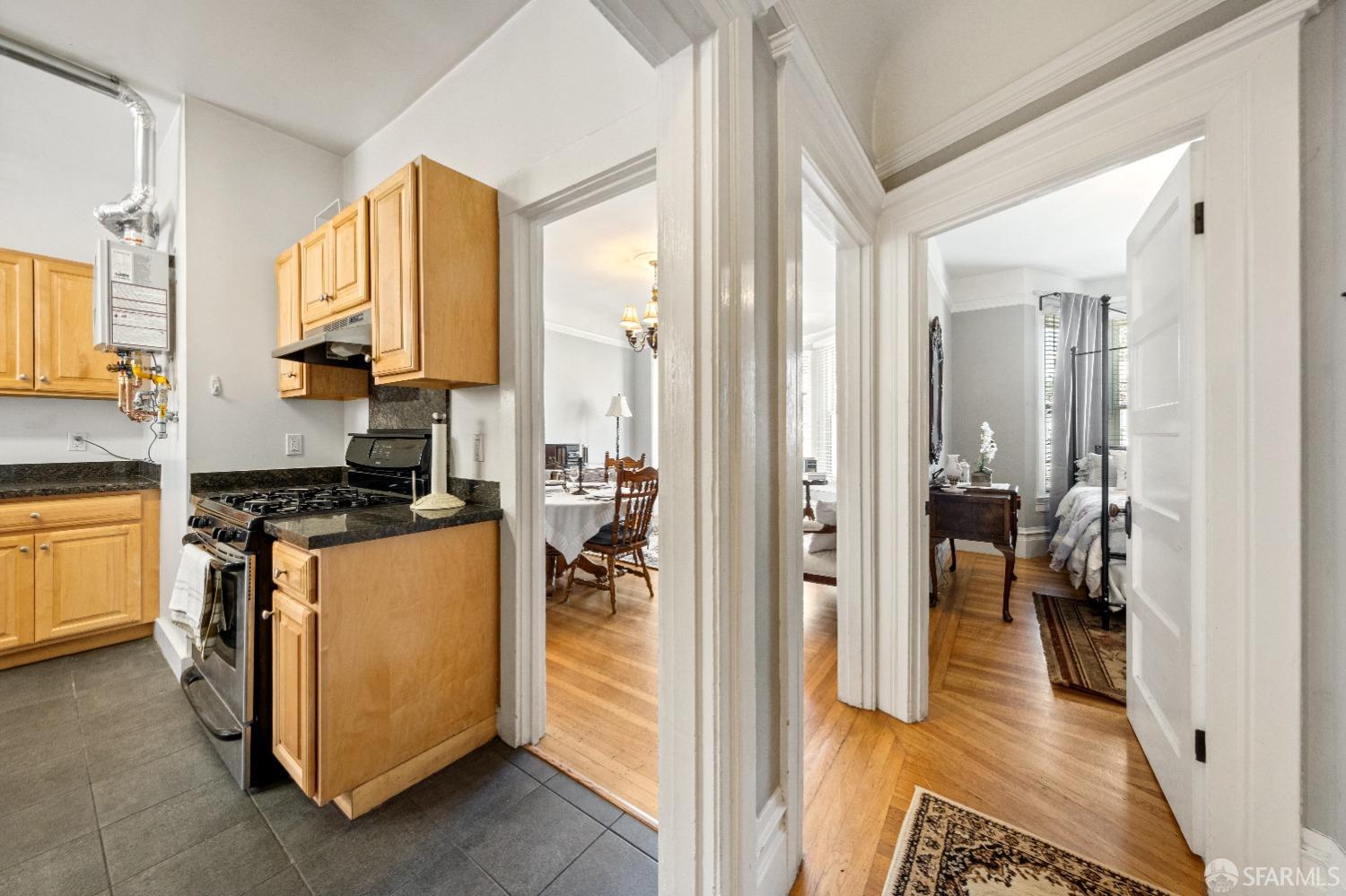 Detail Gallery Image 7 of 27 For 764 Cole St #4,  San Francisco,  CA 94117 - 2 Beds | 1 Baths