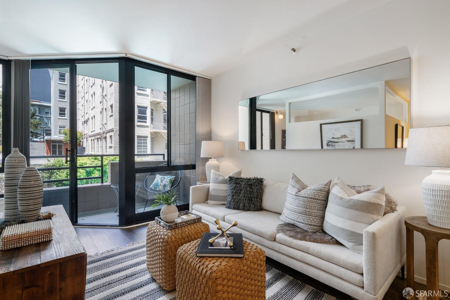 Detail Gallery Image 2 of 38 For 960 Bush St #413,  San Francisco,  CA 94109 - 0 Beds | 1 Baths