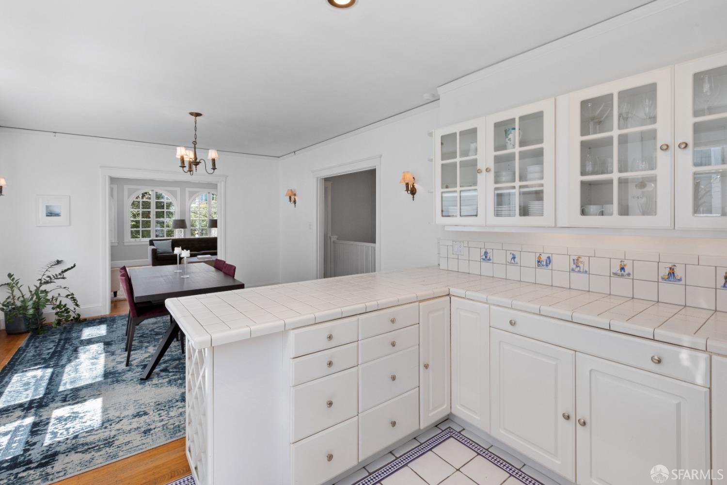 Detail Gallery Image 9 of 43 For 2932 Baker St, San Francisco,  CA 94123 - 2 Beds | 2 Baths