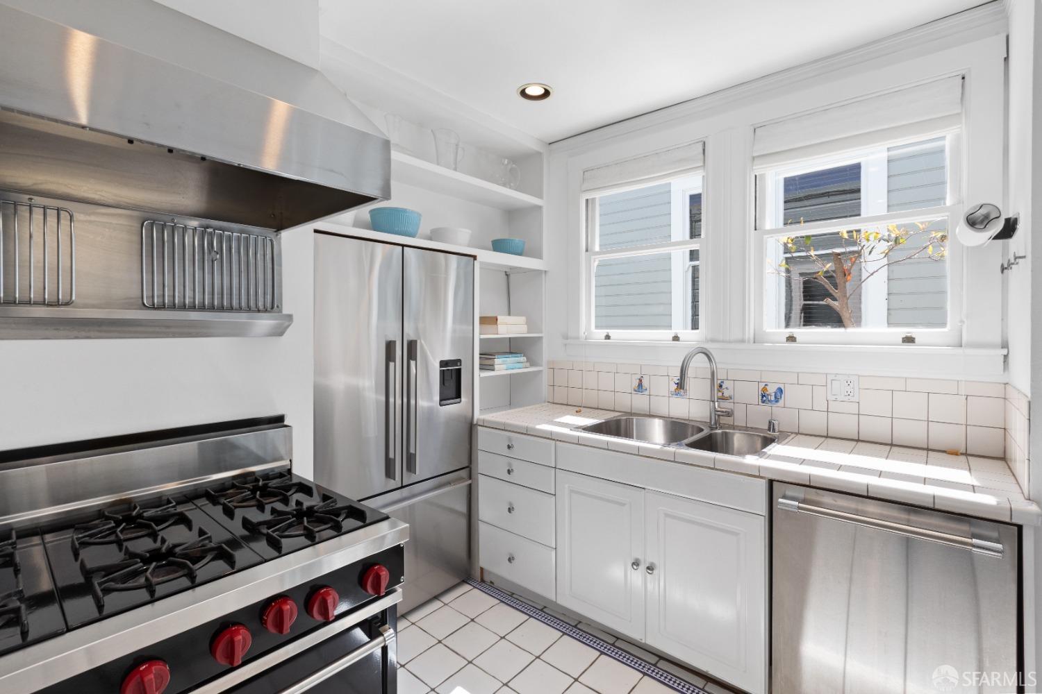 Detail Gallery Image 11 of 43 For 2932 Baker St, San Francisco,  CA 94123 - 2 Beds | 2 Baths