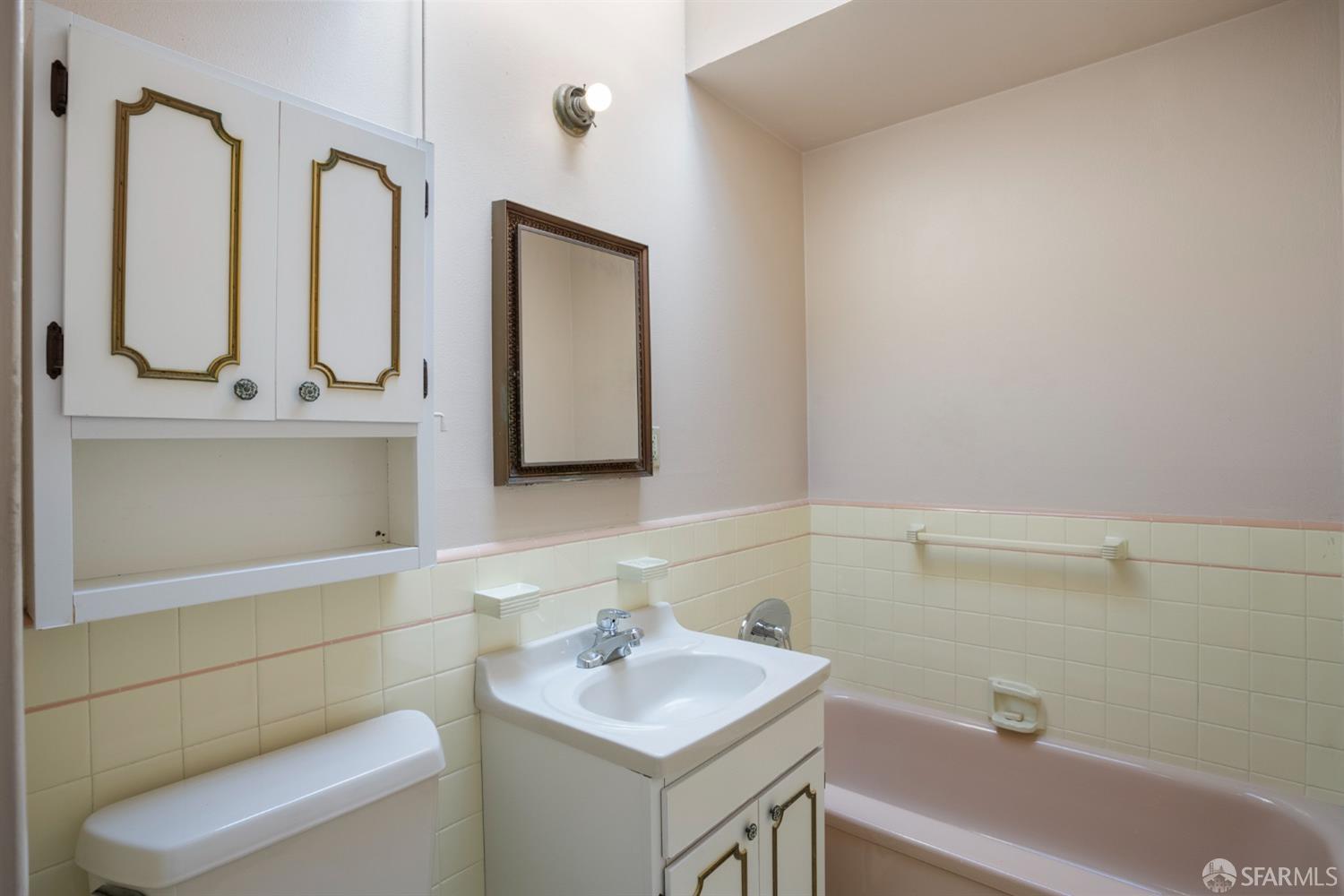 Detail Gallery Image 3 of 28 For 900 Avalon Ave, San Francisco,  CA 94112 - 2 Beds | 1 Baths