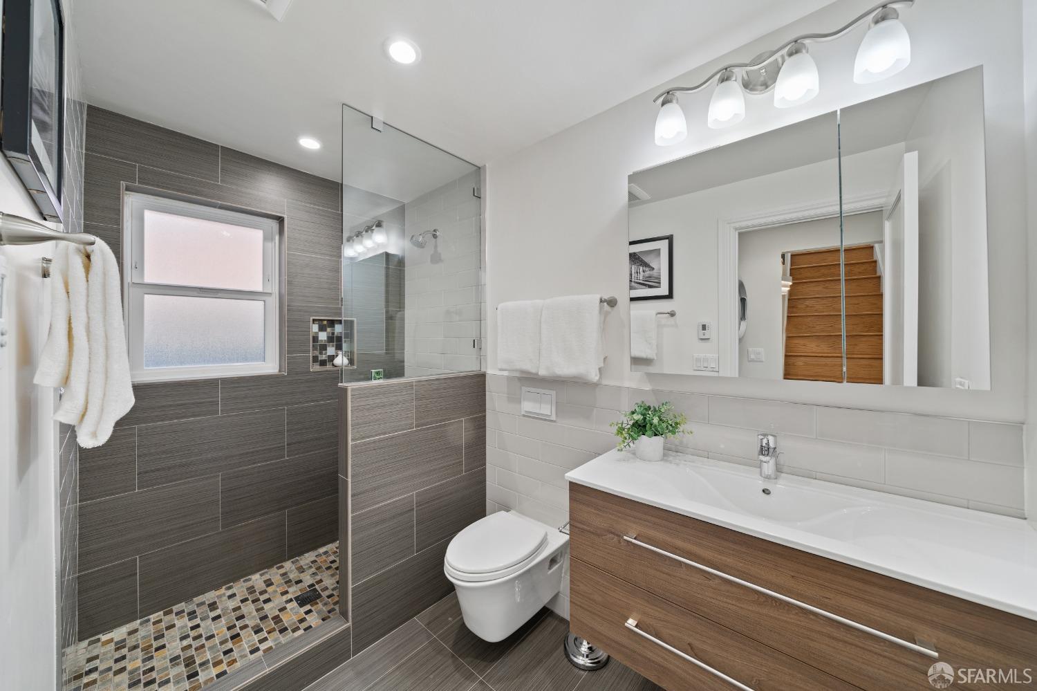 Detail Gallery Image 9 of 33 For 1780 Revere Ave, San Francisco,  CA 94124 - – Beds | – Baths