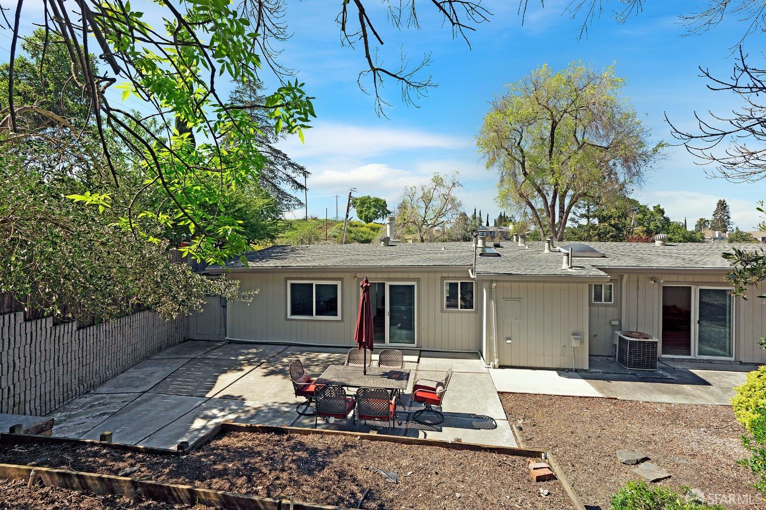 Detail Gallery Image 31 of 50 For 1042 Kaski Ln, Concord,  CA 94518 - 3 Beds | 2 Baths