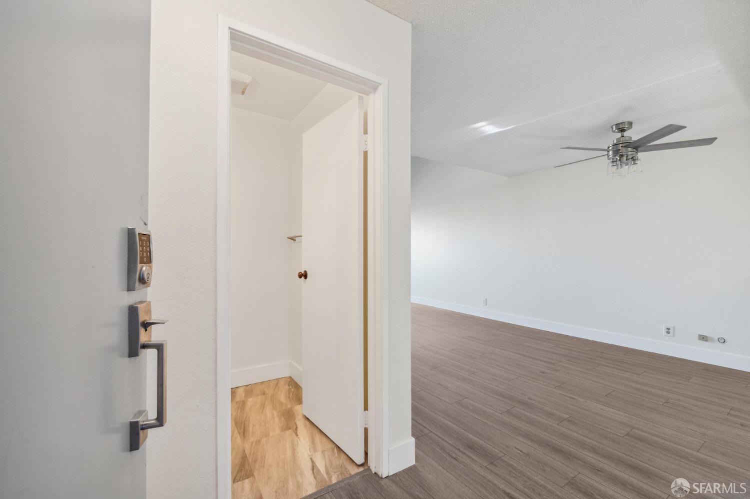 Detail Gallery Image 4 of 52 For 7 Embarcadero St #308,  Oakland,  CA 94607 - 2 Beds | 1/1 Baths