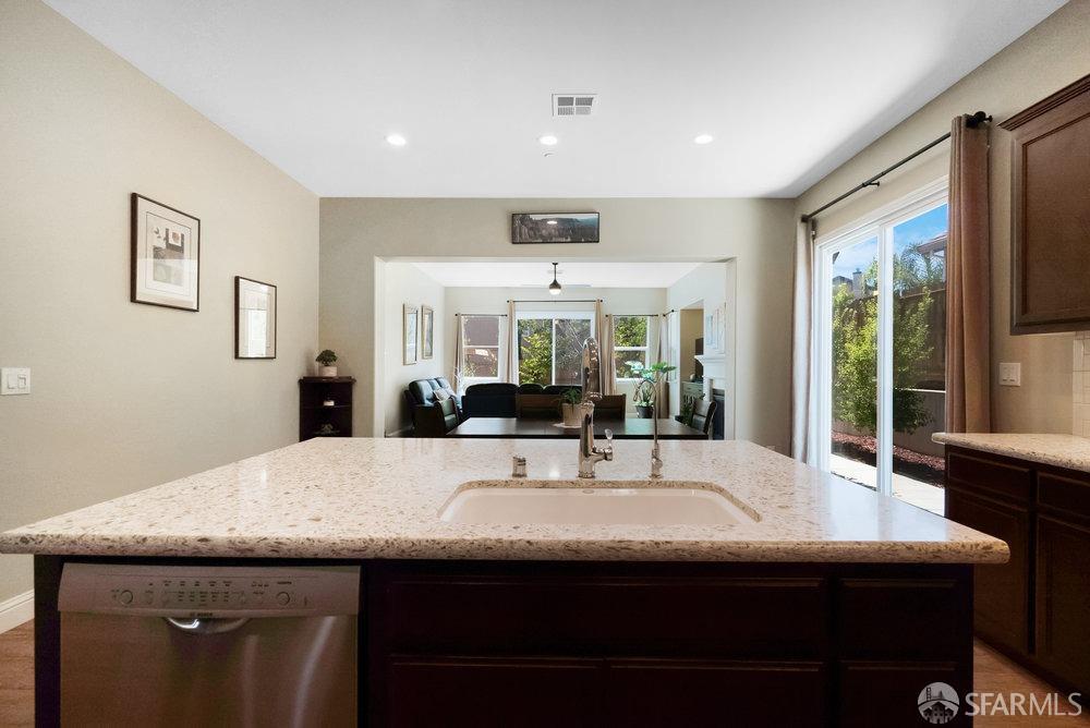 Detail Gallery Image 9 of 48 For 95 Los Altos Dr, Hollister,  CA 95023 - 4 Beds | 2 Baths