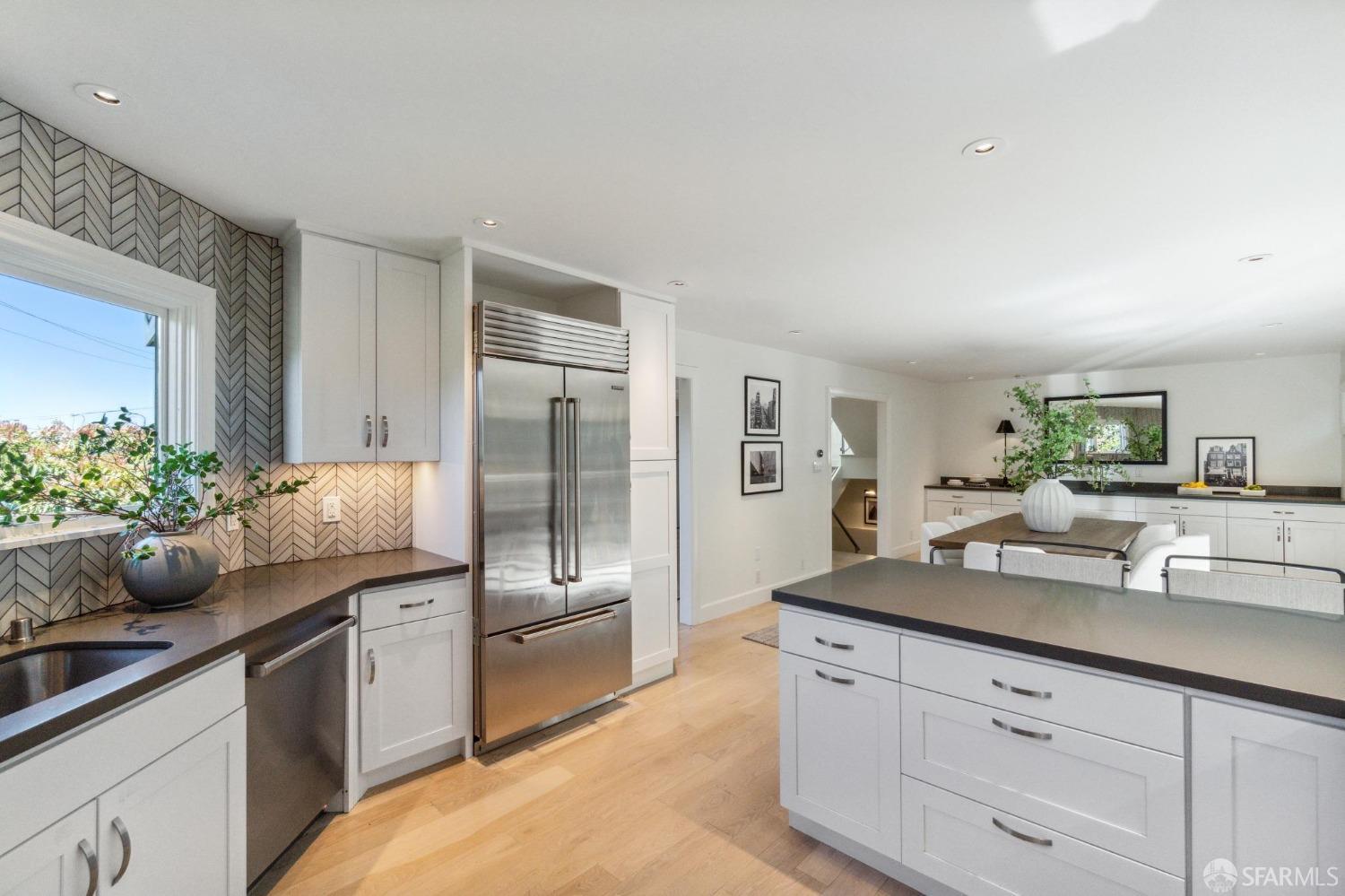 Detail Gallery Image 9 of 68 For 229 Montcalm St, San Francisco,  CA 94110 - 4 Beds | 2/1 Baths