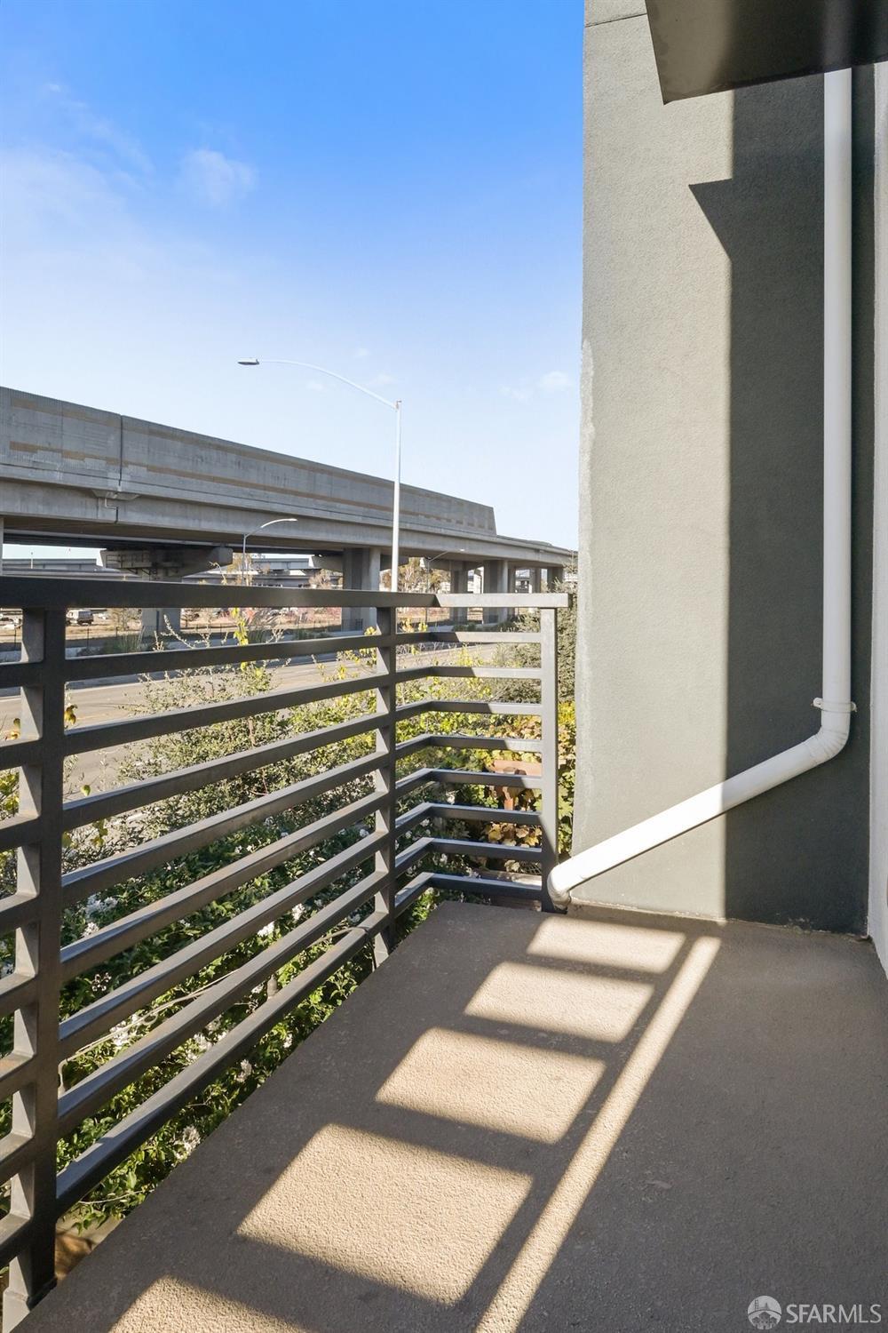 Detail Gallery Image 11 of 27 For 1515 Pullman Way, Oakland,  CA 94607 - 3 Beds | 3/1 Baths